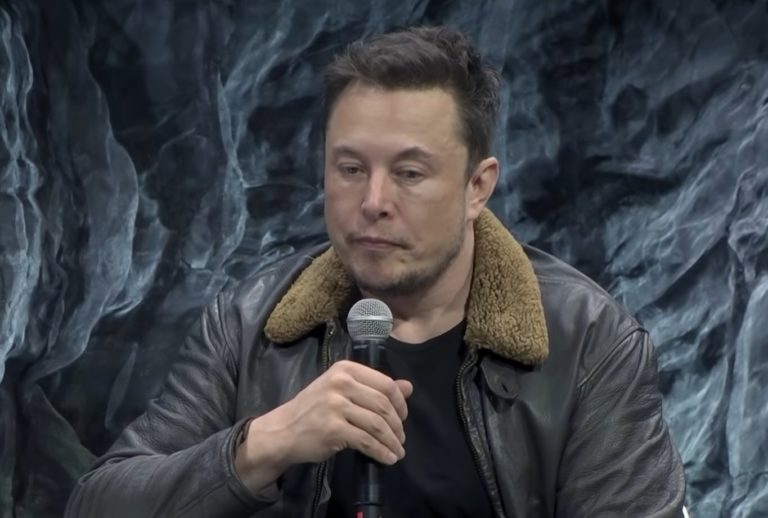 Musk prepúšťa: Z ekonomiky mám super zlý pocit. Podľa bankára Dimona sa k nám ženie hurikán