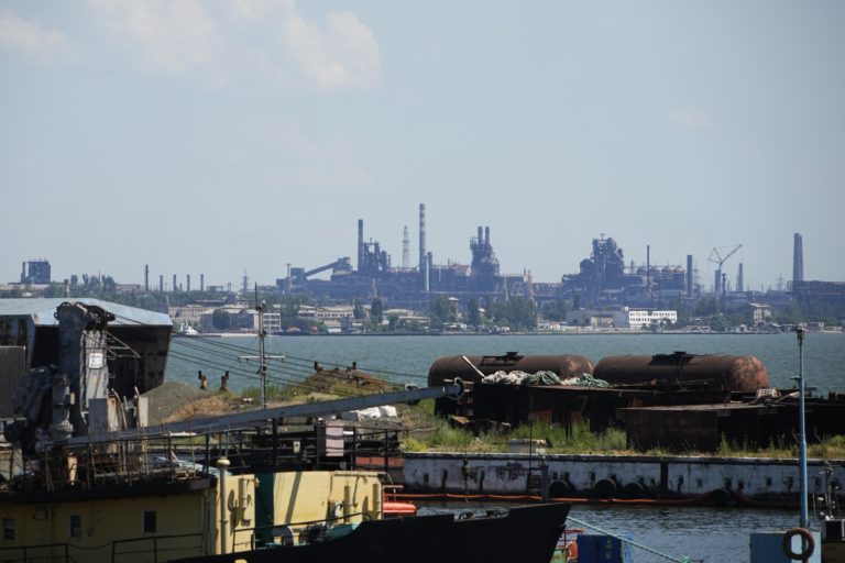 Rusko nemá v pláne obnoviť oceliarne Azovstaľ v meste Mariupol