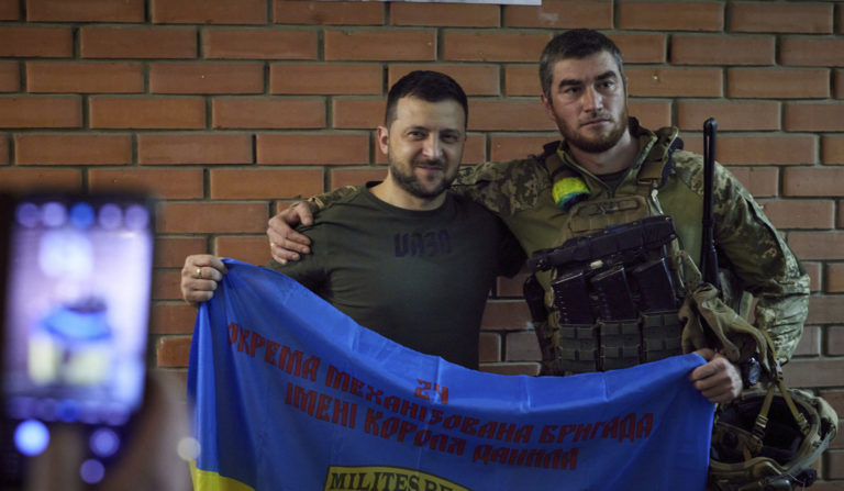 Chceme získať späť územie. Víťazstvo musíme dosiahnuť na bojisku, vyhlásil Zelenskyj