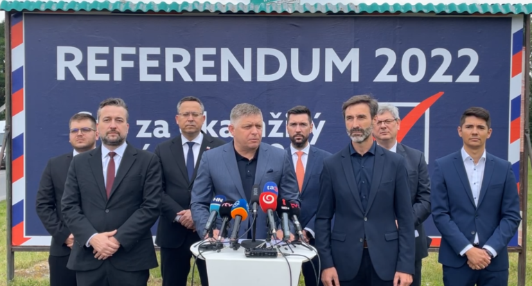 Smer spustil petičnú akciu k referendu. Kolíková považuje otázku za mätúcu, komentár pridal aj Mazák