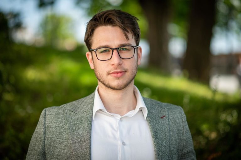 Vlastný poslanec si u nás ide freestylový džihád. Stančík zostáva v klube OĽaNO kvôli Hegerovi