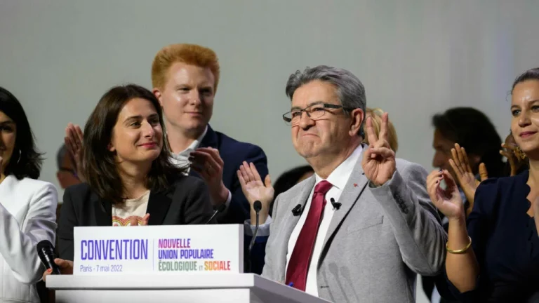 Víťazi a porazení francúzskych volieb: Mélenchon chce byť premiér, ale Macron má alternatívu