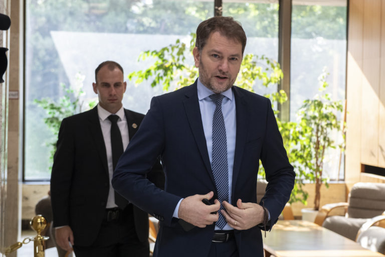 Hatráková podporí menšinovú vládu. Miroslav Kollár hovorí, že odchod Matoviča by vyriešil problémy krajiny