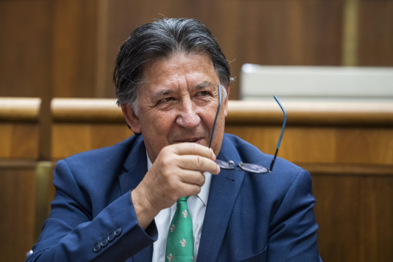 Klub OĽaNO sa štiepi. Odchádza až desať poslancov okolo Budaja