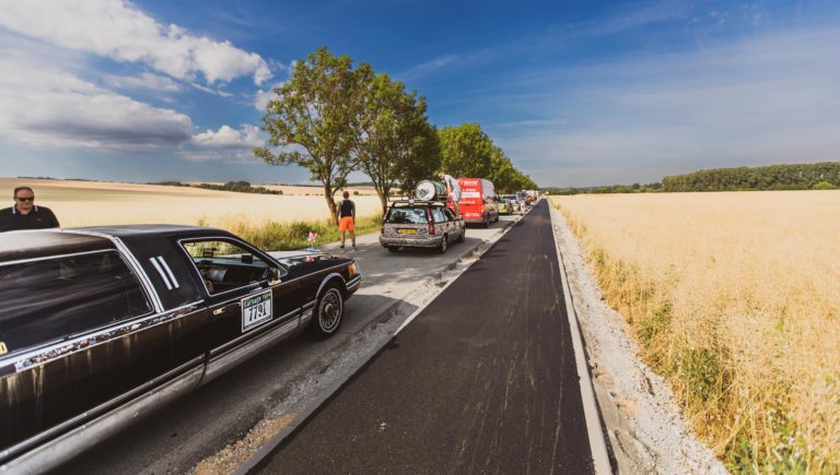 Jedovitý syčiaci fľusanec: Preteky vrakov na pozadí elektromobilného šialenstva