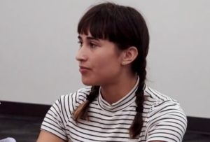 Prečo sa Chloe s mužským hlasom zapojila do kampane proti transgenderu