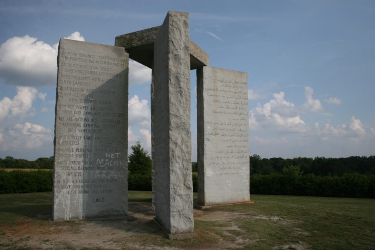 Záhadný americký monument zničil výbuch. Vyše 50 rokov vyzýval na obmedzenie ľudskej populácie