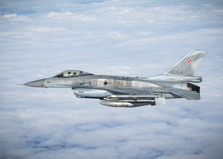Poľská stíhačka F-16. Zdroj: Wikipedia