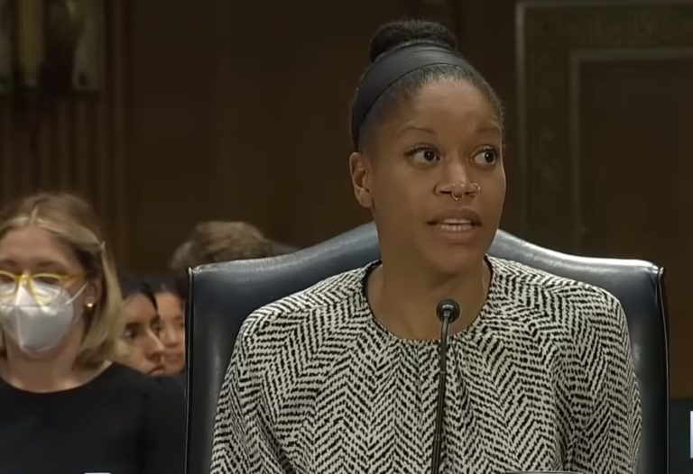 Khiara Bridgesová počas vypočúvania pred Senátom. Foto: reprofoto youtube