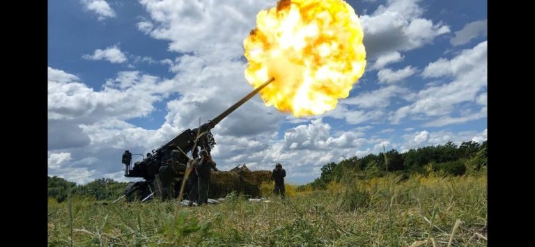 Rusko kúpi rakety a delostrelecké granáty od Severnej Kórey, tvrdia americké tajné služby