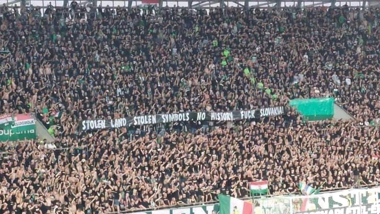 Vulgárny slogan. Foto:  Supporters life/twitter