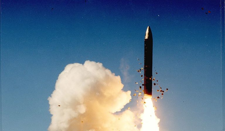 Húsíovia opäť útočia. Rakety odpálili na izraelské vojenské ciele