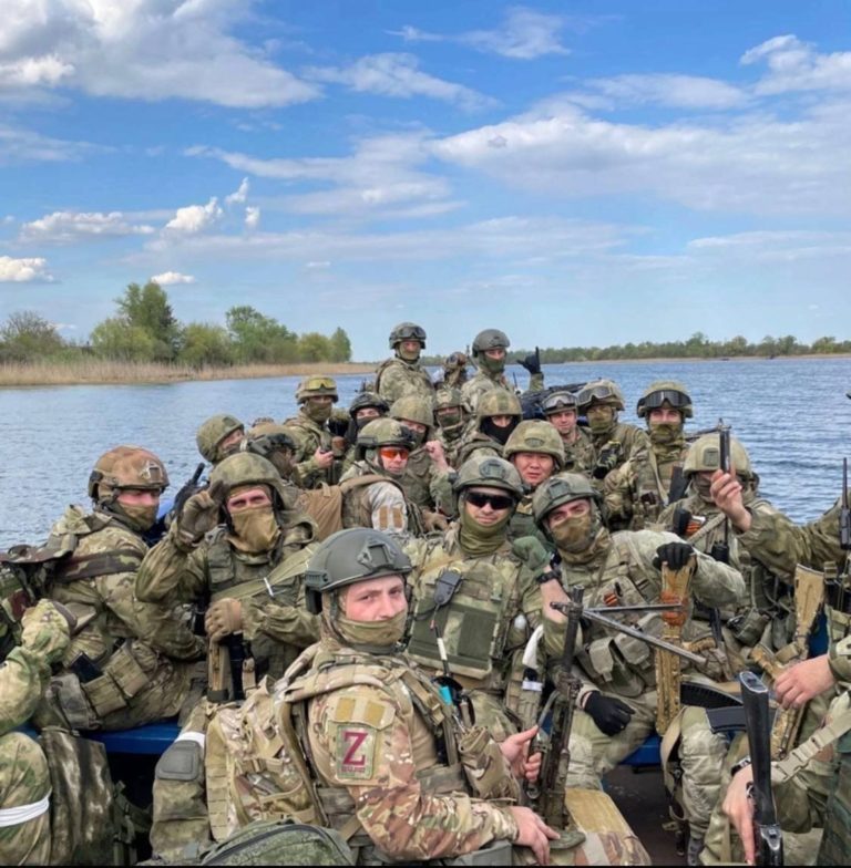 The Guardian: Rusko sa svojim ustupujúcim vojakom vyhráža zastrelením