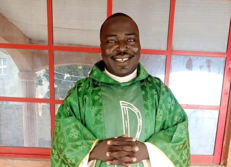 Zavraždený kňaz John Mark Cheitnum. Foto: ACN - Pomoc trpiacej Cirkvi