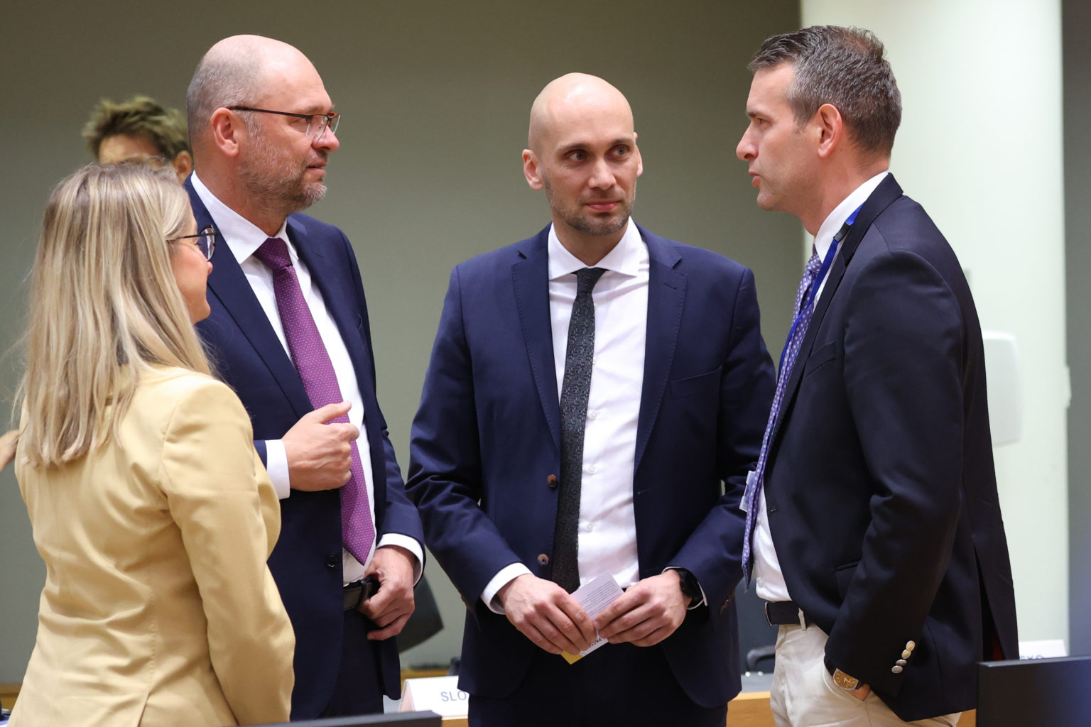 Sprava eurokomisár pre energetiku Kadri Simson, minister hospodárstva Richard Sulík a štátny tajomník ministerstva hospodárstva Karol Galek.
Foto: Rada EÚ