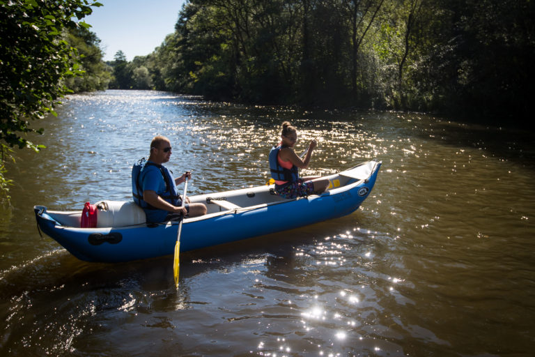 Na snímke účastníci splavu na trase Nemecká - Šalková na rieke Hron. Foto: TASR/Branislav Račko
