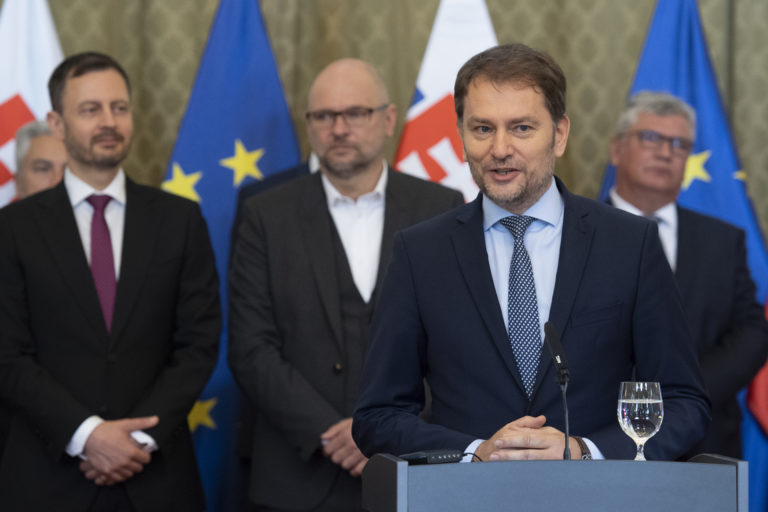 Na snímke minister financií SR Igor Matovič (OĽaNO) počas príhovoru po podpise zmluvy o výstavbe závodu Volvo v industriálnom parku Valaliky pri Košiciach. Foto: Pavel Neubauer/TASR