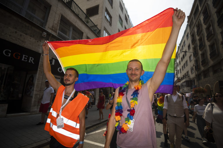 Turecká polícia zadržala desiatky ľudí na zakázanom pochode Pride v Istanbule