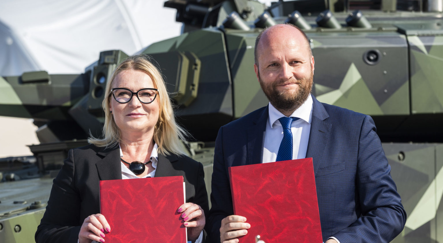 Jana Černochová a Jaroslav Naď. Foto: TASR/Jaroslav Novák