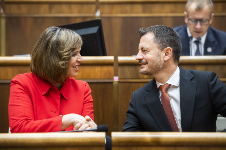 Návrh Matoviča na zdanenie ruskej ropy má konkurenta. Podobnú verziu chce predložiť Remišová