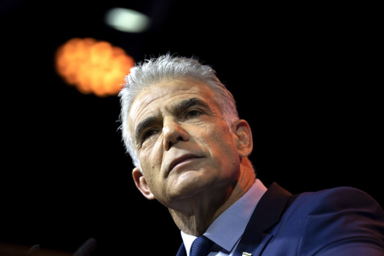 Lapid vyzval premiéra Netanjahua a jeho kabinet, aby podali demisiu