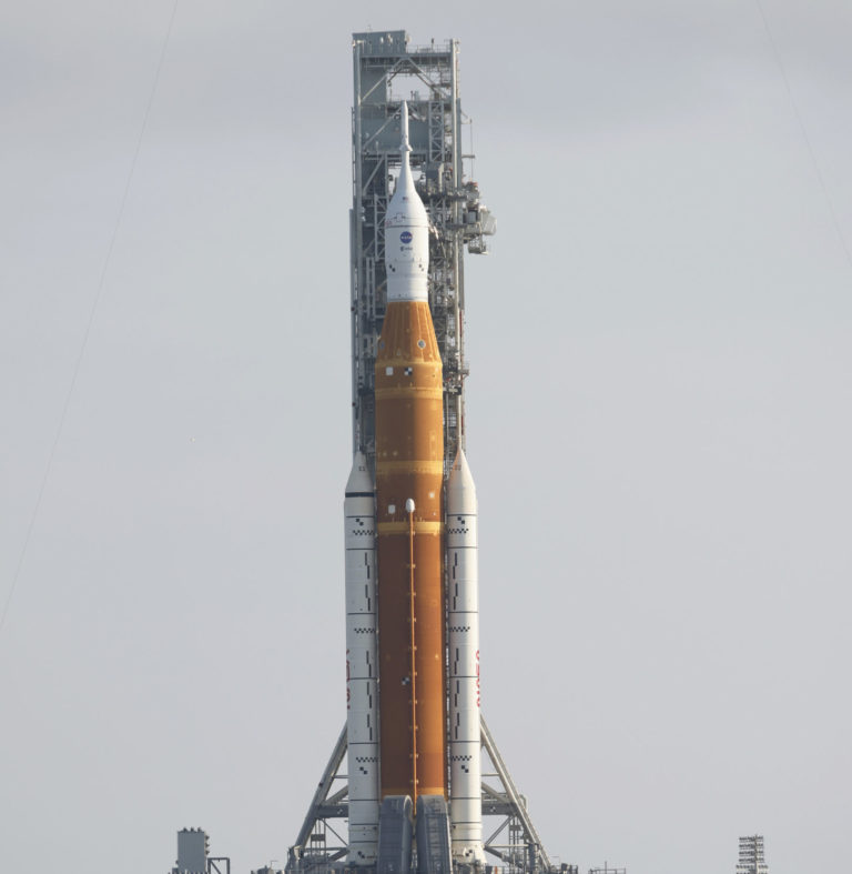 Vesmírna kapsula Orion bezpečne dopadla do Pacifiku; misia Artemis sa zavŕšila