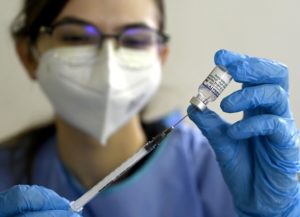 Iniciatíva North Group rastie a kladie otázky týkajúce sa bezpečnosti mRNA vakcín