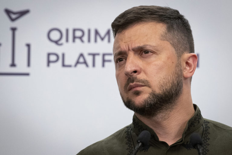 Bitka o Donbas je bolestivá a ťažká, priznáva Zelenskyj