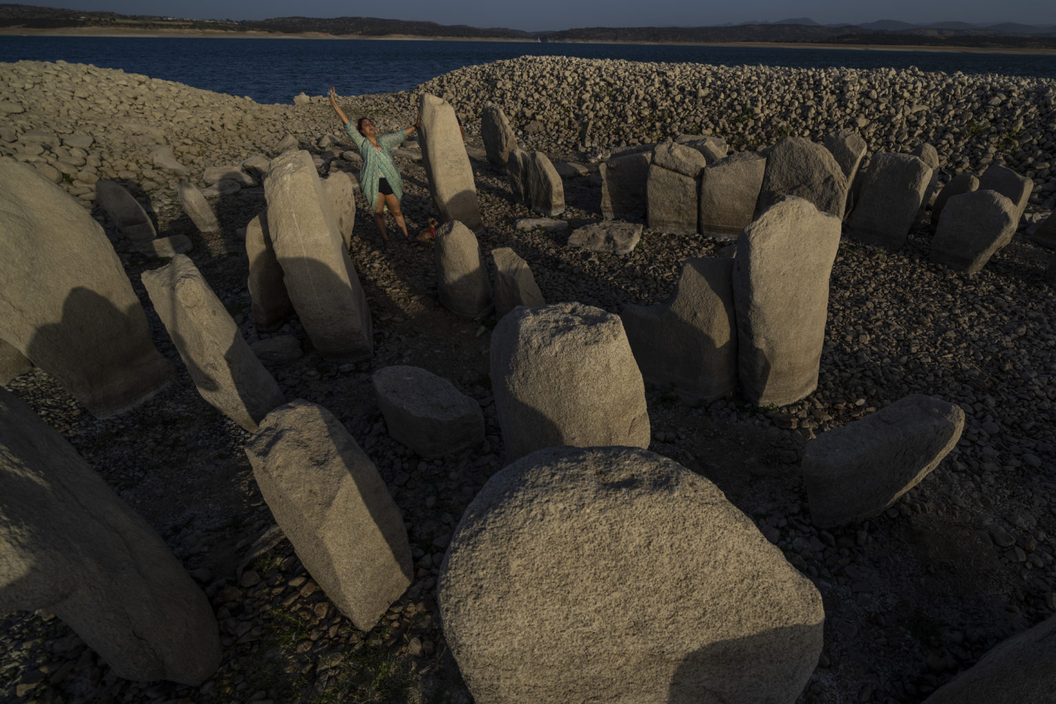 Španielsky Stonehenge: na snímke 7-tisíc rokov starý Dolmen de Guadalperal v španielskom El Gorde. Foto: TASR/AP