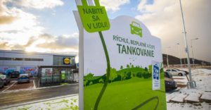 V Lidli končí bezplatné nabíjanie elektromobilov, ďakujte parazitom, ktorí nenakupovali