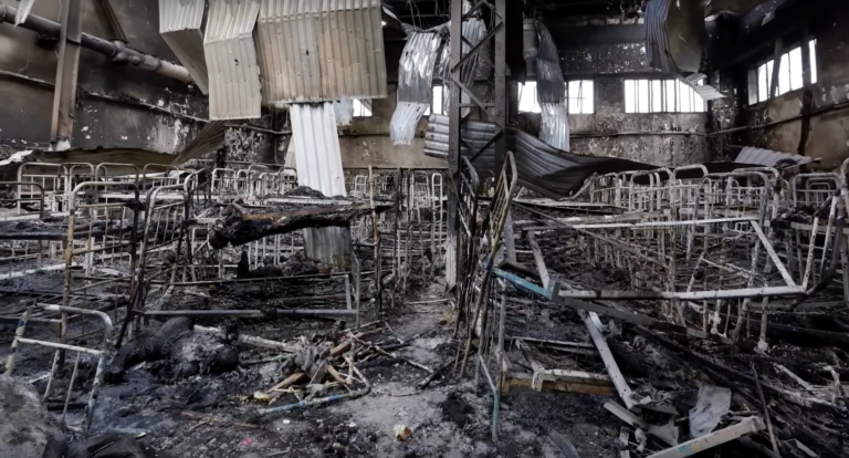 Rusko vrátilo Ukrajine pozostatky 62 ukrajinských vojakov a obete z Olenivky