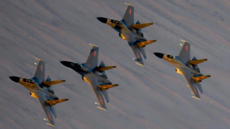 Taiwan: Čínske lietadlá a lode prekročili stredovú líniu v Taiwanskom prielive