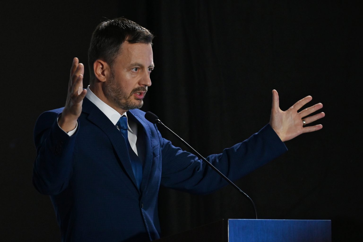 Na snímke dočasne poverený predseda vlády SR Eduard Heger. Foto: Lukáš Grinaj/TASR