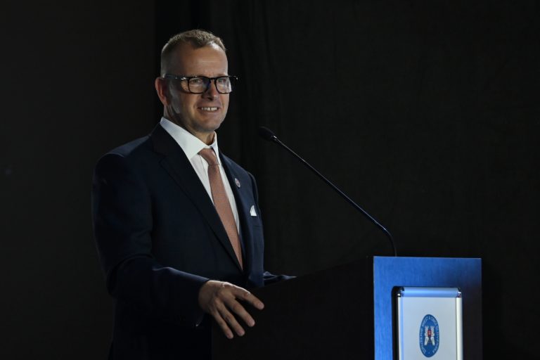 Na snímke predseda NRSR Boris Kollár (Sme rodina) počas 33. snemu Združenia miest a obcí Slovenska (ZMOS) v Senci v stredu 7. septembra 2022. Foto: TASR/Lukáš Grinaj