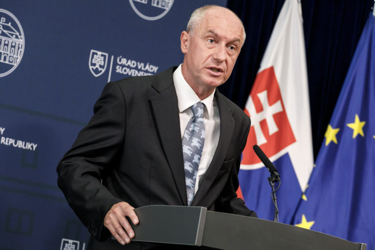 Hirmanov rezort tvrdí, že spolu s vládou rieši pomoc s vysokými cenami energií