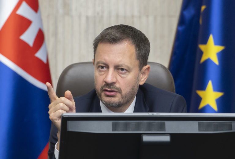 Na snímke predseda vlády SR Eduard Heger (OĽaNO) počas 102. rokovania vlády SR 14. septembra 2022 v Bratislave. Foto: TASR/Martin Baumann