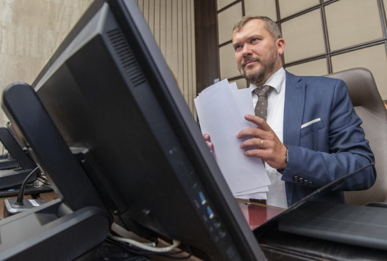 Spustenie správneho súdnictva v Bratislave by podľa Karasa nemalo byť ohrozené