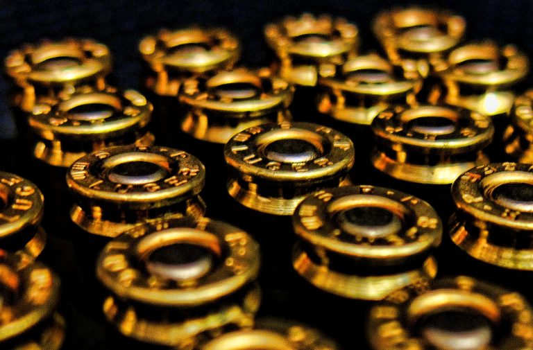 Nedostatok pušného prachu povedie k zdraženiu munície, varujú výrobcovia