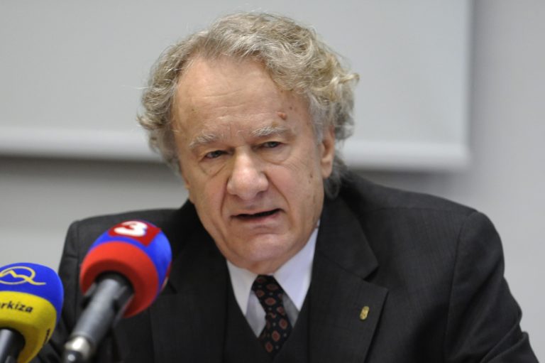 Na archívnej fotografii bývalý šéf Matice slovenskej Jozef Markuš. Foto: TASR/Pavel Neubauer