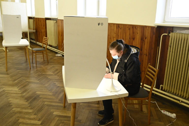 Voľby 2022: Aj roztrhnutý či počmáraný hlasovací lístok môže byť platný. Bude v bielej aj modrej farbe