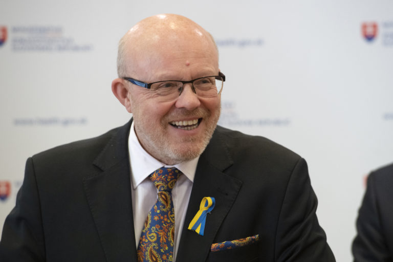 ČR: Minister zdravotníctva prirovnáva popieračov covidu z radov lekárov k popieračom holokaustu