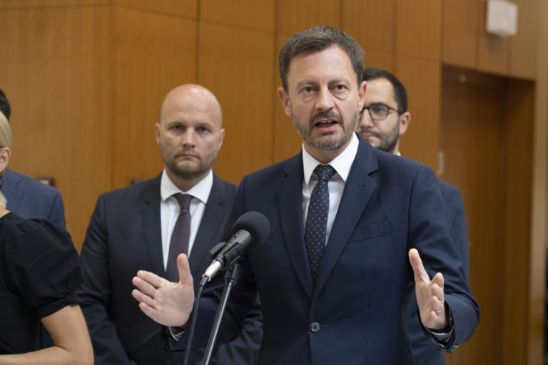 Premiér: Demisia Sulíka je trucpodnik