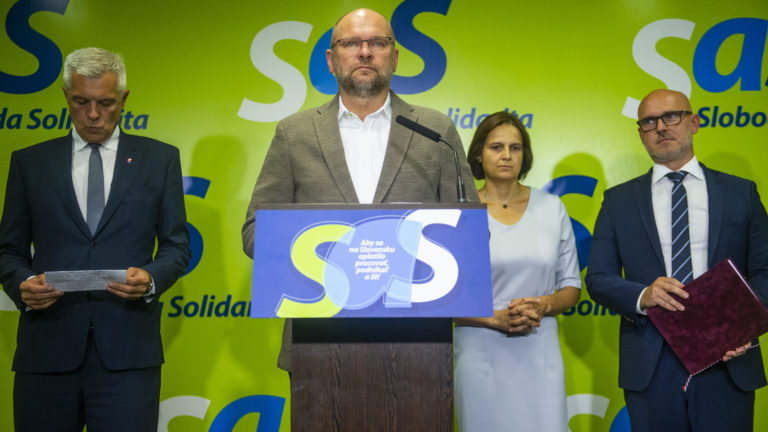 Sloboda a demokracia sú stále krehké, nezabúdajme na to, uviedla strana SaS