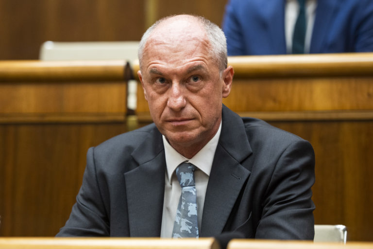 Vláda zastropovala ceny elektriny pre domácnosti. Koľko zaplatíme na budúci rok?