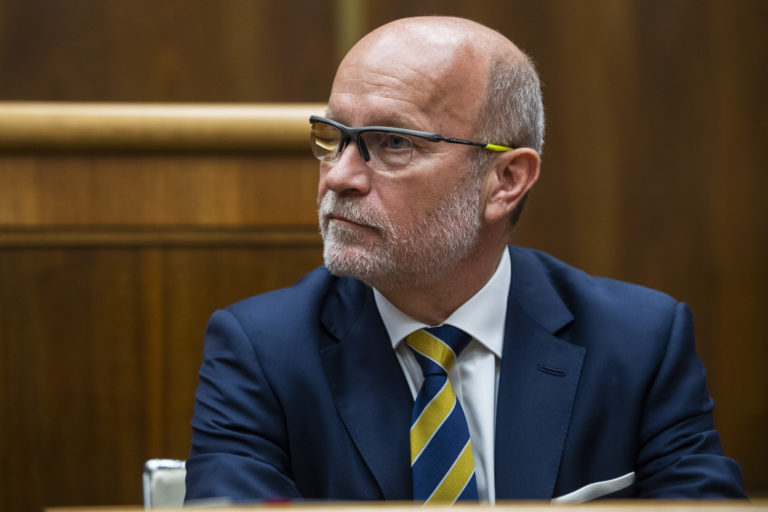 Káčer je znepokojený situáciou na severe Kosova pre spor o poznávacie značky