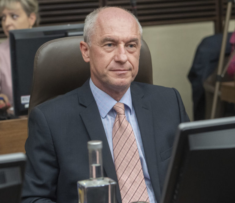 Hirman: Výhodné dodávky lacnej elektriny pre domácnosti sú zabezpečené