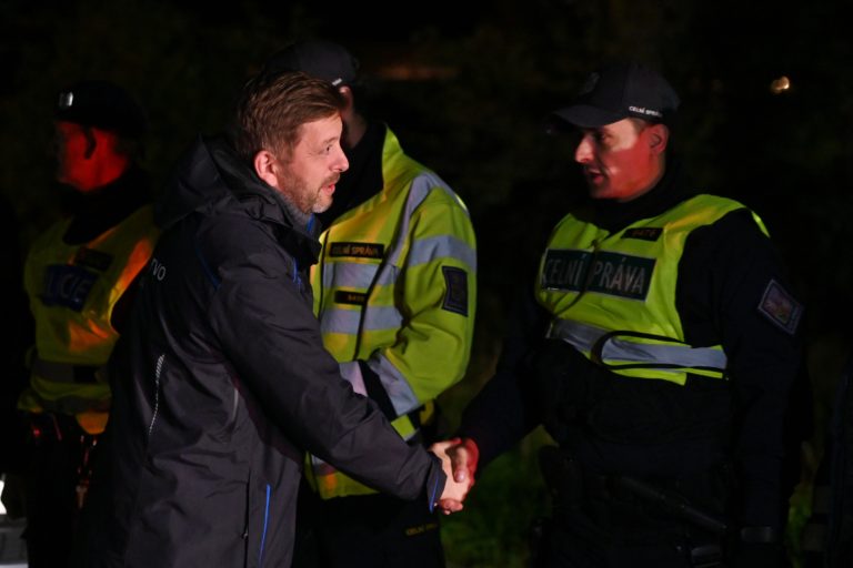 Kontroly na česko-slovenskej hranici budú podľa Víta Rakušana pokračovať