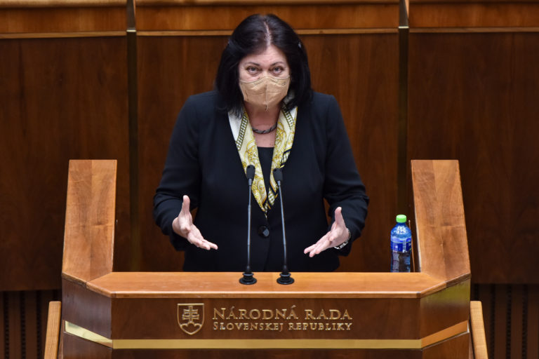 Budúceho ombudsmana čaká na stole už 460 nevybavených podnetov, Patakyovej sa skončilo funkčné obdobie v marci