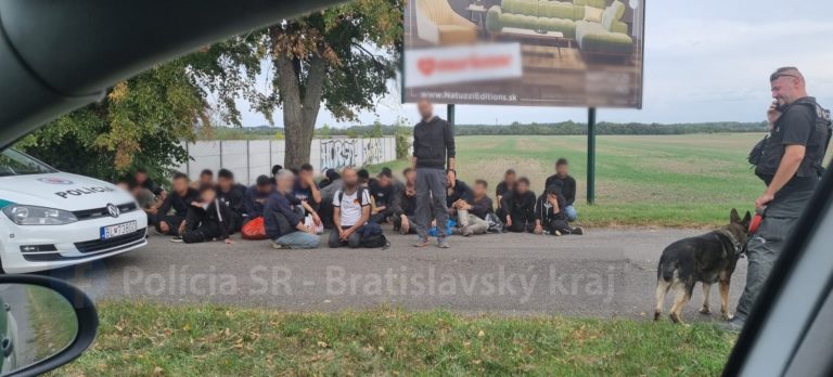 Nelegálni migranti. Foto: FB Polície, BA kraj