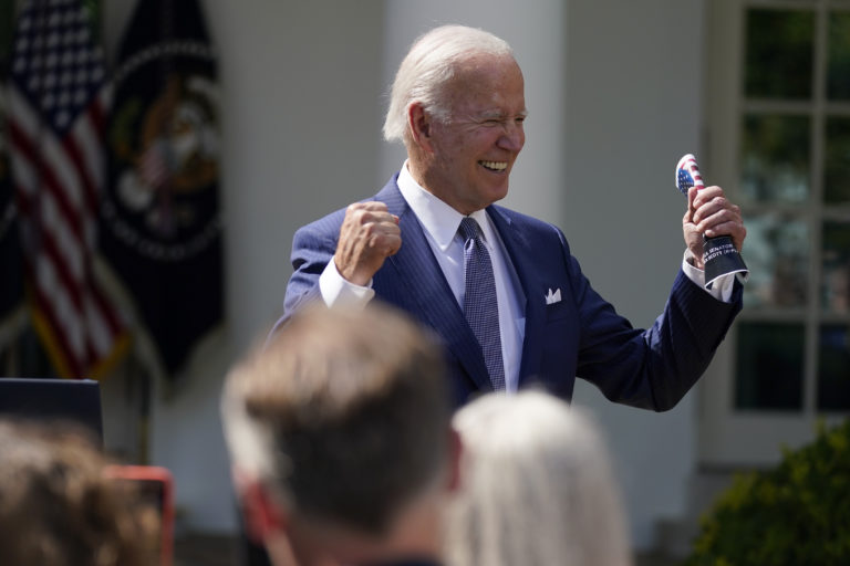 Biden tvrdí, že demokrati môžu vyhrať doplňujúce voľby do Kongresu